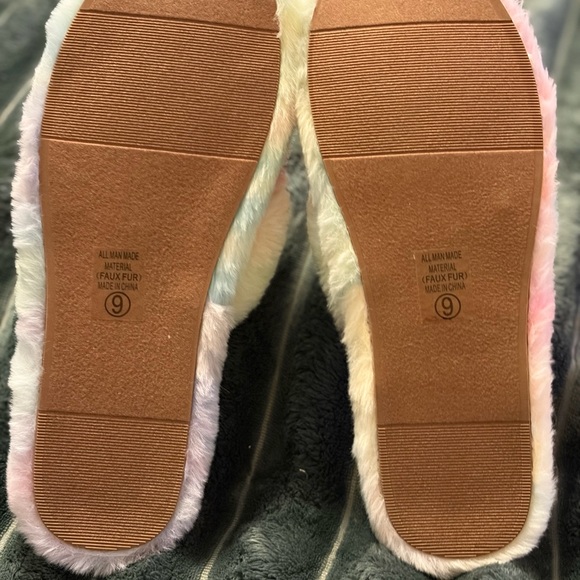 Soda Pastel Fuzzy Slippers - Picture 4 of 5